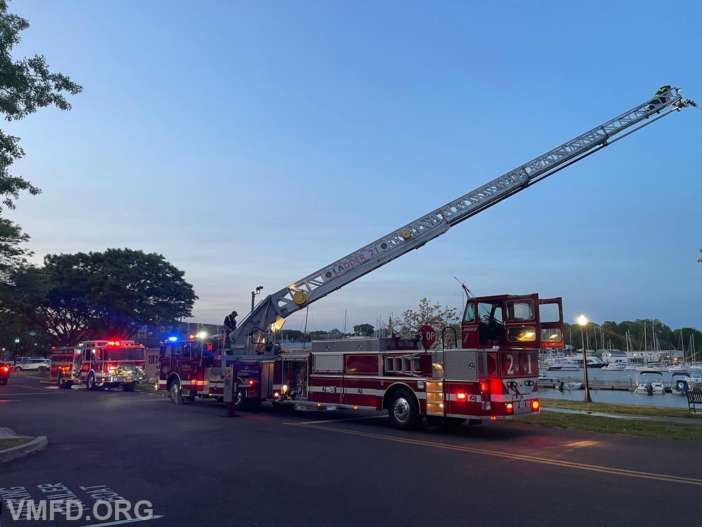 Ladder 21 training in Master Stream operations with Members from Eng. 41